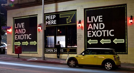 peep show peep show Mini Roadster : Un peep show sur Hollywood Boulevard!